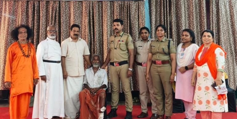 പത്തനംതിട്ട പന്തളത്ത് ആശ്രയമില്ലാതെ അലഞ്ഞ വയോധികന്  അഭയമൊരുക്കി പന്തളം ജനമൈത്രി പോലീസ്