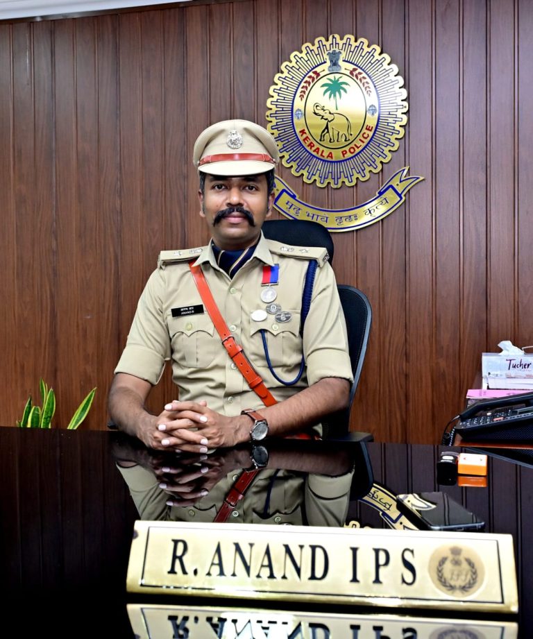 പത്തനംതിട്ട ജില്ലാ പോലീസിന് അഭിമാനം. ‘രാജ്യത്തെ മികച്ച 100 ജില്ലാ പോലീസ് മേധാവിമാരിൽ ഒരാളായി ആർ ആനന്ദ് ഐ പി എസ്
